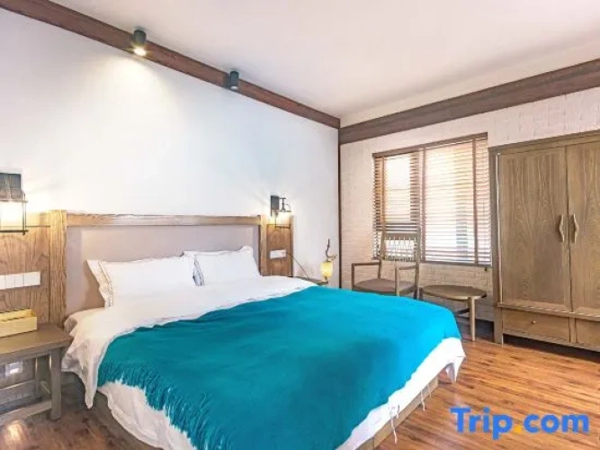 2 Bedrooms Luxury Suite with courtyard view