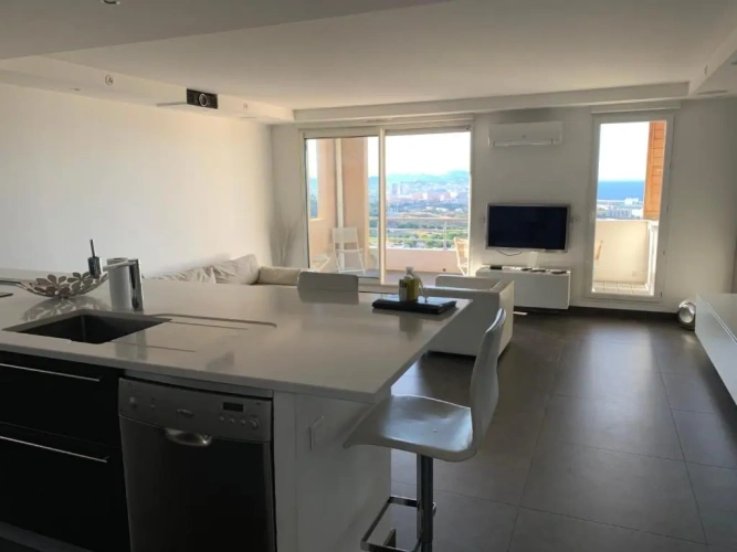 Apartment with balcony and with sea view
