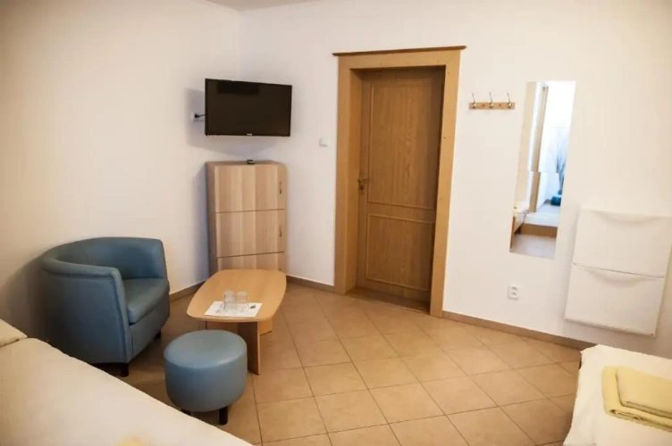 Standard Triple room