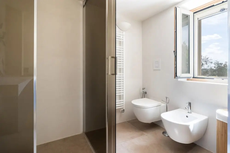 Villa L'Arco in Col with jacuzzi tub