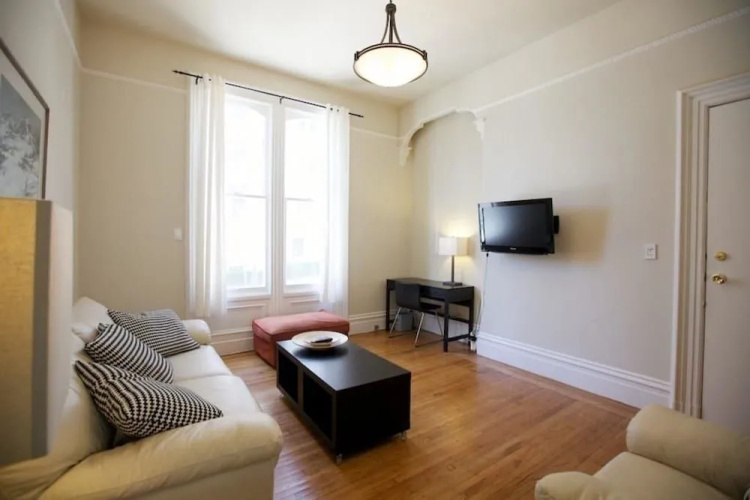 Pierce Place Lower Apartment