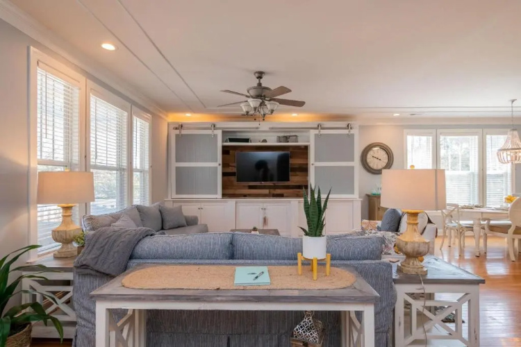 The Sassy Seahorse by Oak Island Accommodations