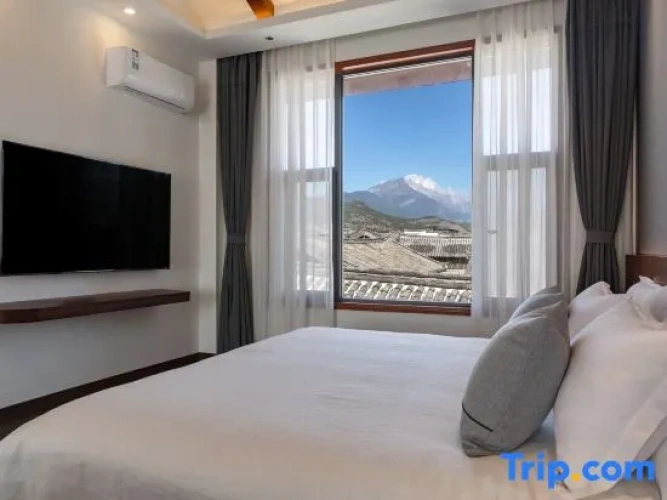 Deluxe Double Suite with view