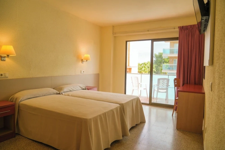 Standard Twin room with balcony