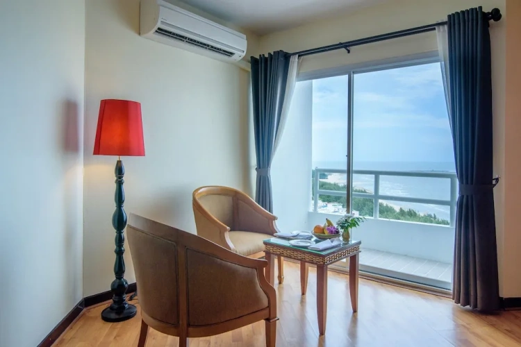 Deluxe room with balcony and with sea view
