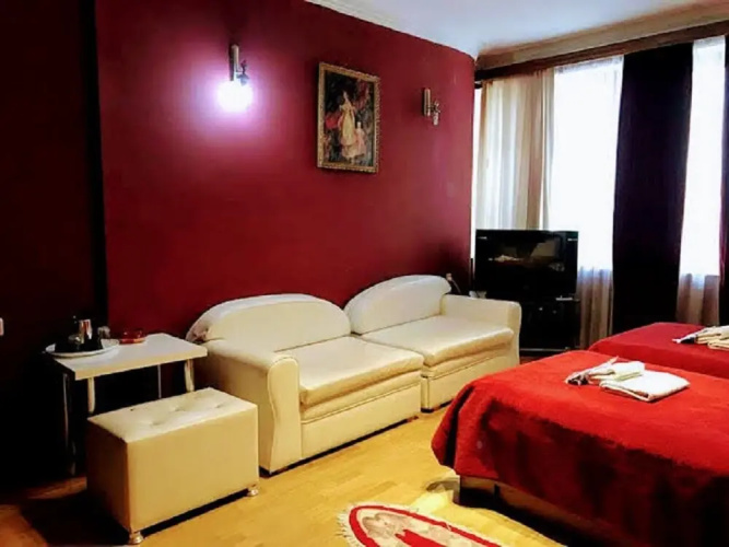 David L Hotel