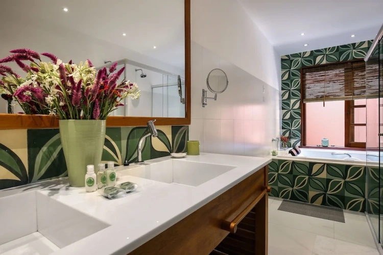 Quadruple Suite