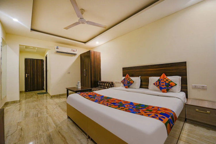 Fabhotel Laxmi Palace