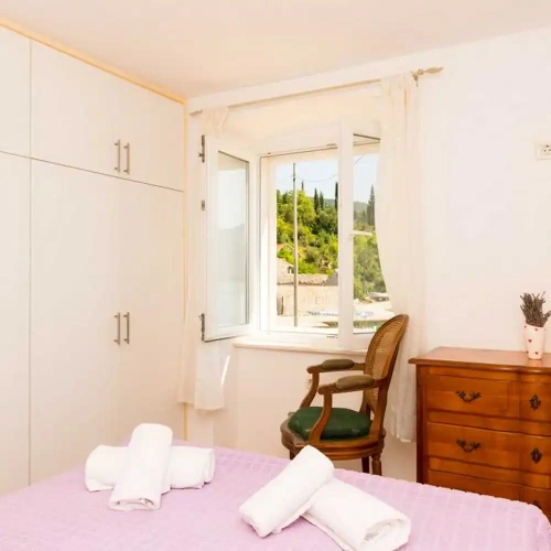 2 Bedrooms Duplex Cottage