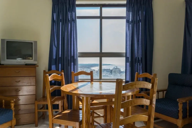 1 Bedroom Apartment with balcony and with sea view
