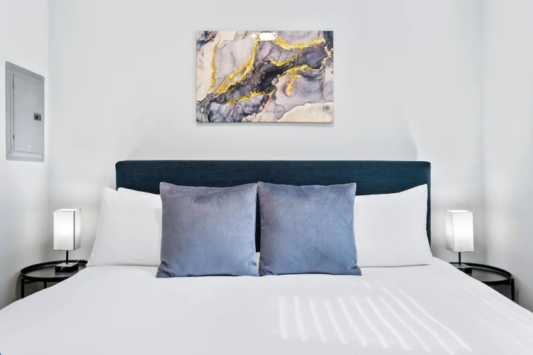 Stylish 1BR in Lakeview - Brompton 1 rep