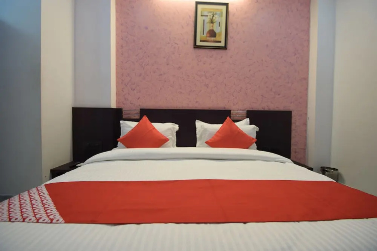 OYO Flagship 18321 Hotel Royal Sanj