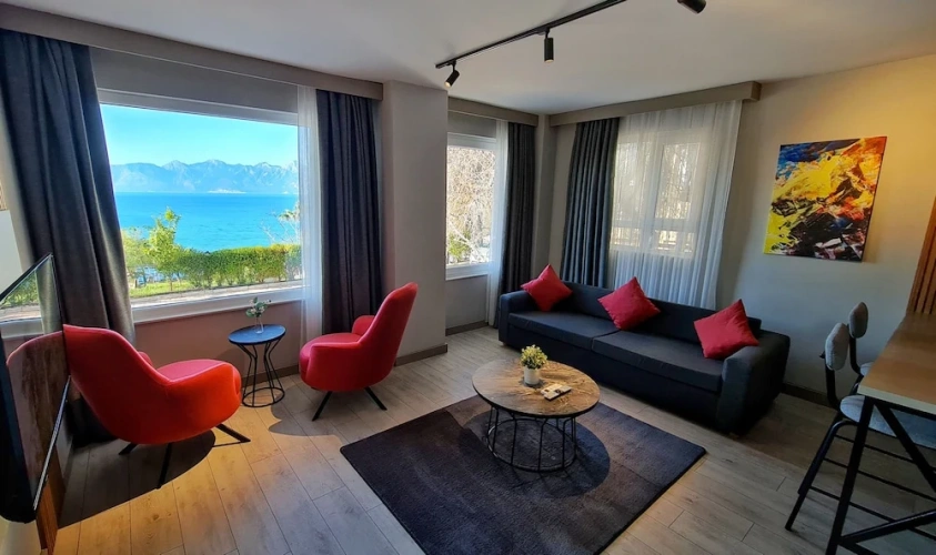 Superior Suite with partial sea view