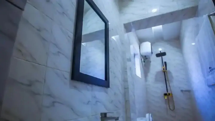 Hubbies Royale Hotel