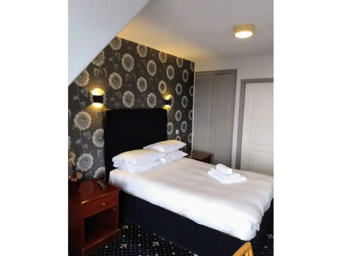 Marine Hotel