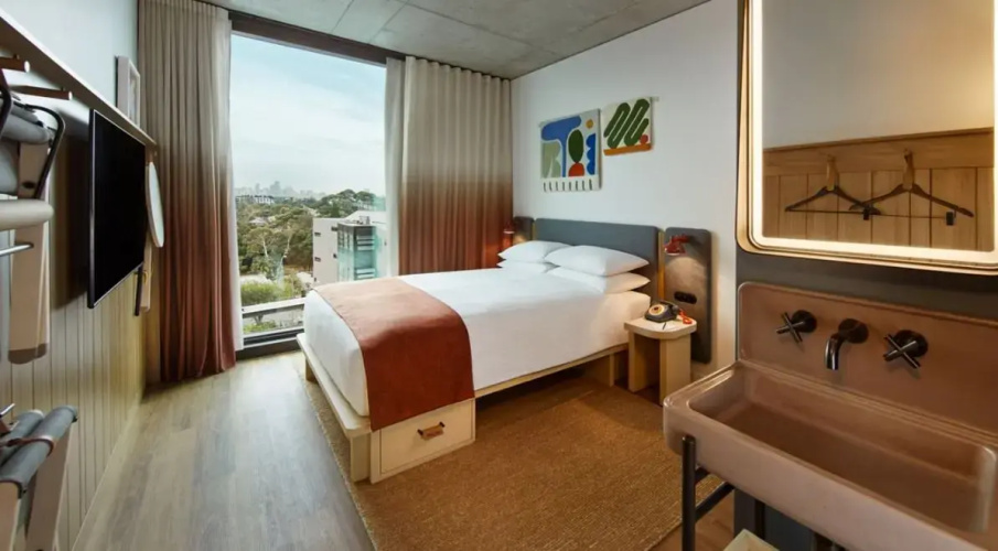 Standard Double room with city view