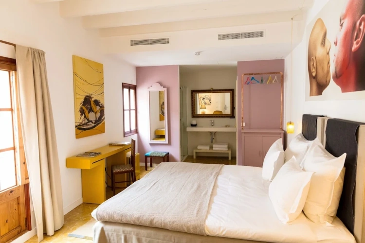 Standard Double room with city view