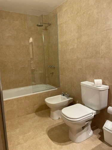 3 Bedrooms Apartment