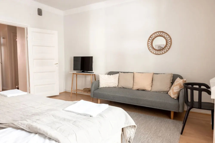2ndhomes Spacious Studio in the Center