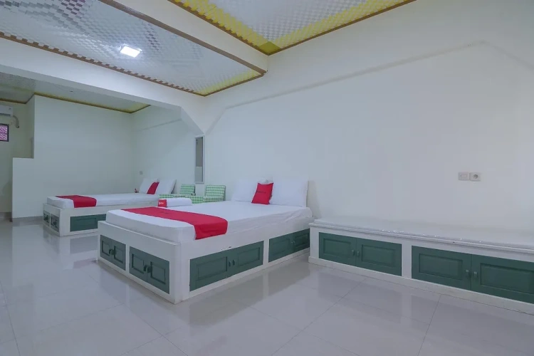 Standard Quadruple Family room