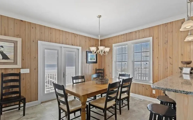 1 Ez Access 4 Bedroom Home by RedAwning