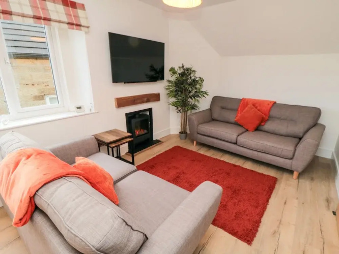 4 Maypole Green