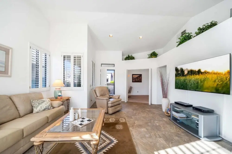 Charming Condo With Golf Course View