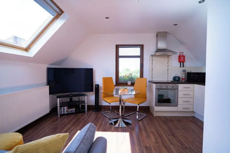 Limavady Cherry Tree Apartment, Sleeps 2 & Parking