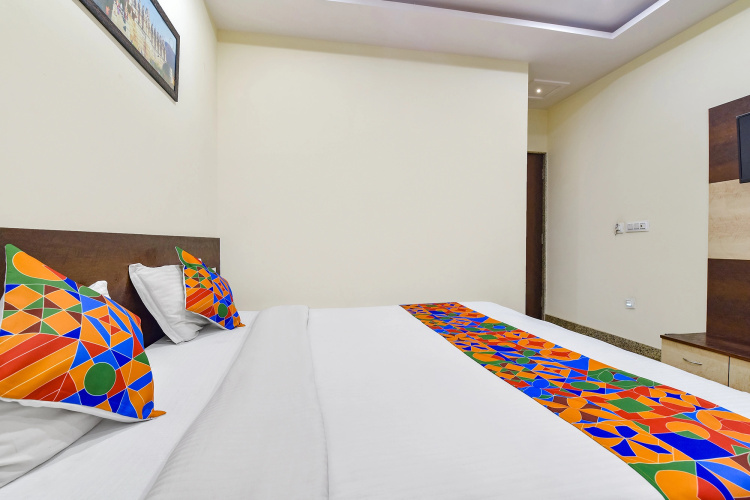 Fabhotel Vardan Villa