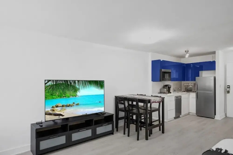 Ocean Dr 1BR Miami Beach Getaway