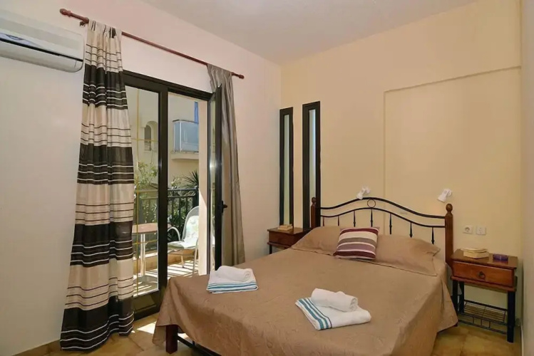 Iliana Apartments