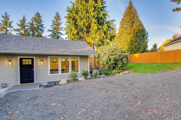 Private Yard & Fire Pit! Modern Kirkland Abode