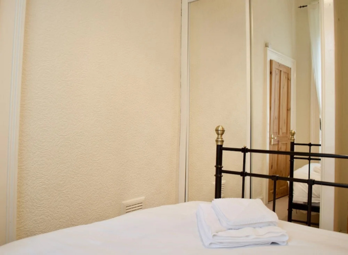 3 Bedroom Flat In Morningside