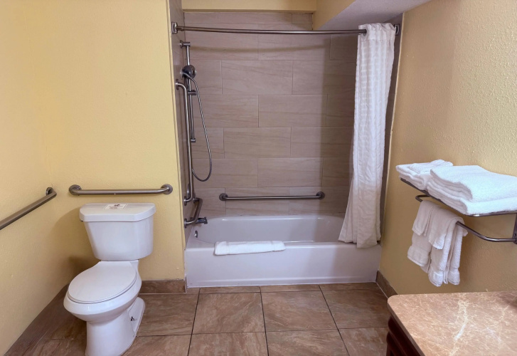 Days Inn by Wyndham St. Petersburg / Tampa Bay Area photo 9
