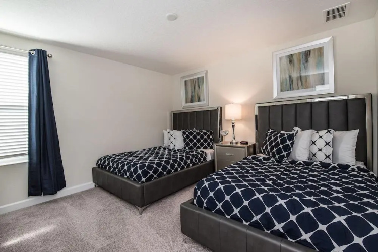 8 Bdrm 5 Bath Villa