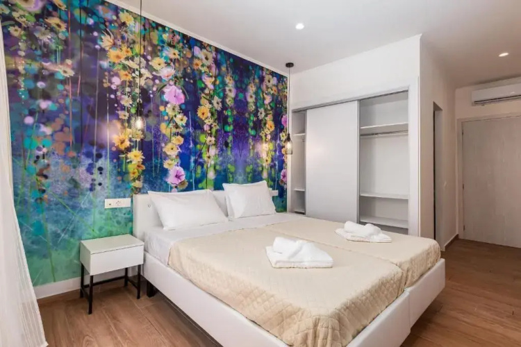 Aqua Luxury Suites by Estia