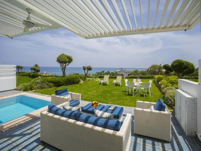 Villa beachfront