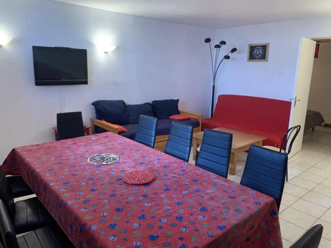 3 Bedrooms Apartment