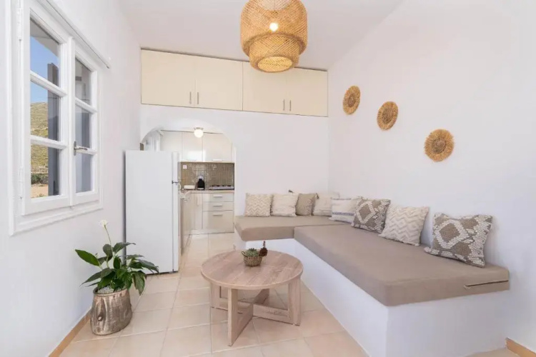 Red Beach Harmony suites Modestos