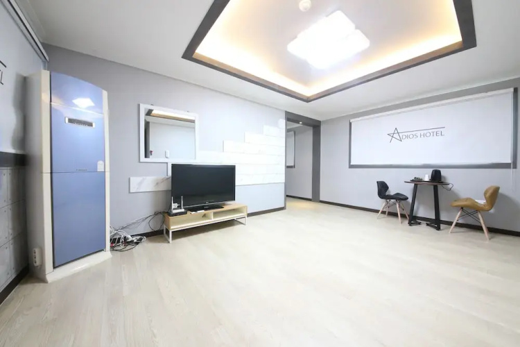 Tongyeong Adios Hotel