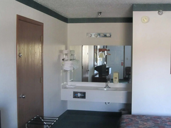 Evergreen Inn