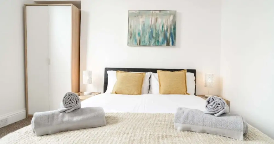 2 Bedrooms Business Apartment