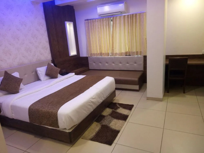 Hotel Devkinandan
