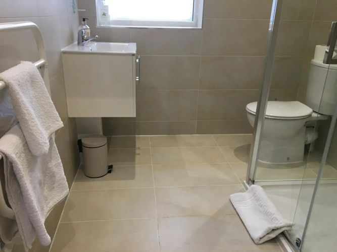 Luxurious 1 BED Serviced APARTMENT COBHAM
