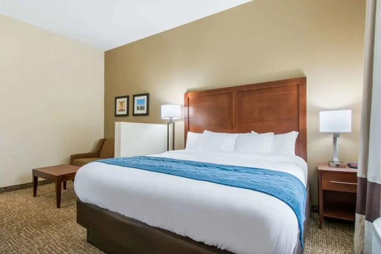 Comfort Inn & Suites Harrisburg-Hershey West