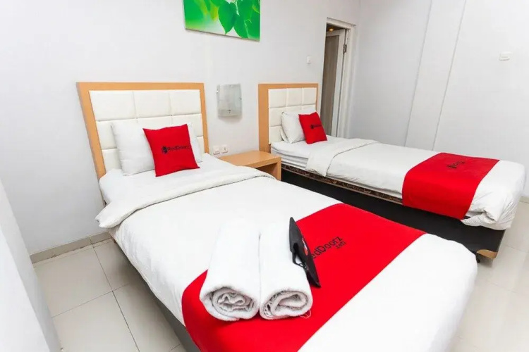 RedDoorz Plus @ Idjen Boulevard Malang
