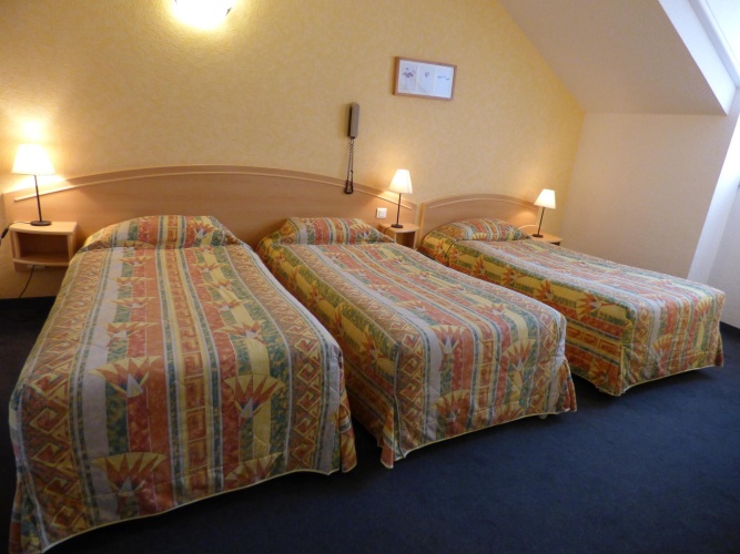 Standard Triple room