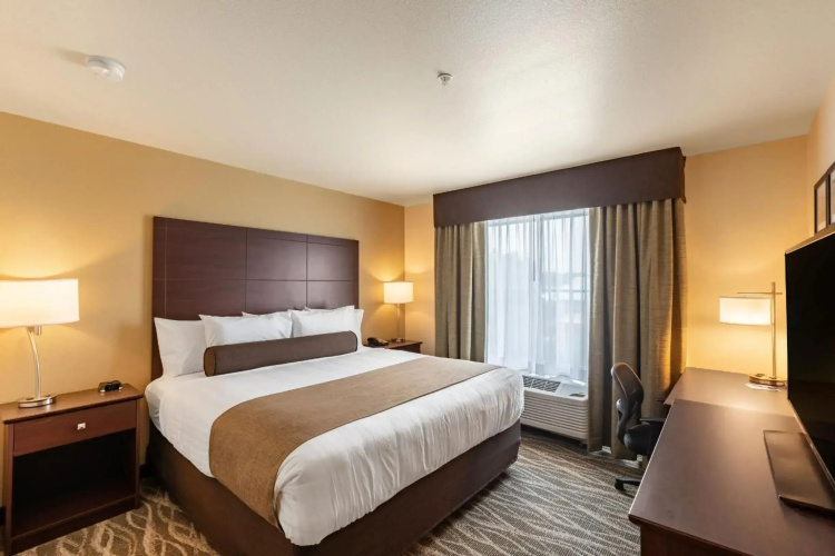 Cobblestone Hotel & Suites – Stevens Point