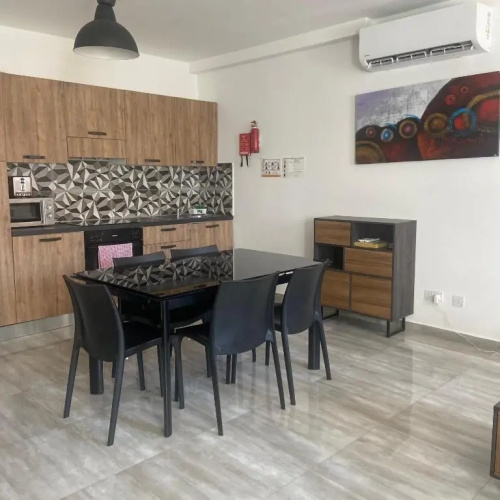 F8-3 Room 2 single beds shared bathroom in shared Flat