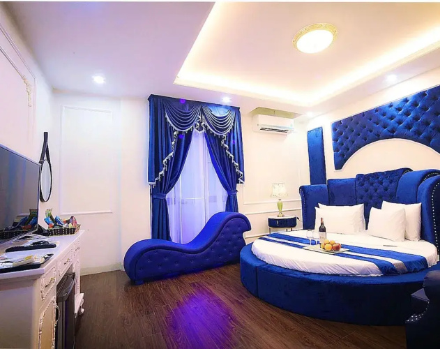 Royal Hotel II